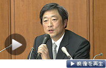 片山社長は「太陽電池の売り上げが低迷した」と説明（１日、東京都新宿区）