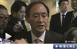 記者団にＴＰＰ交渉への参加を示唆した菅義偉官房長官（テレビ東京）