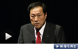 講演するみずほフィナンシャルグループの佐藤康博社長