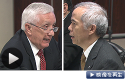 「国民に情報を十分に提供していない」。原子力改革監視委の委員長(左)が汚染水問題で東電を批判