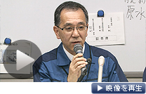 今後の計画停電を、都県単位で25区域に細分化して実施すると発表する東京電力の担当者(25日)
