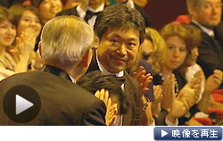 カンヌ国際映画祭で審査員賞を受賞した「そして父になる」の是枝裕和監督（26日、仏カンヌ）